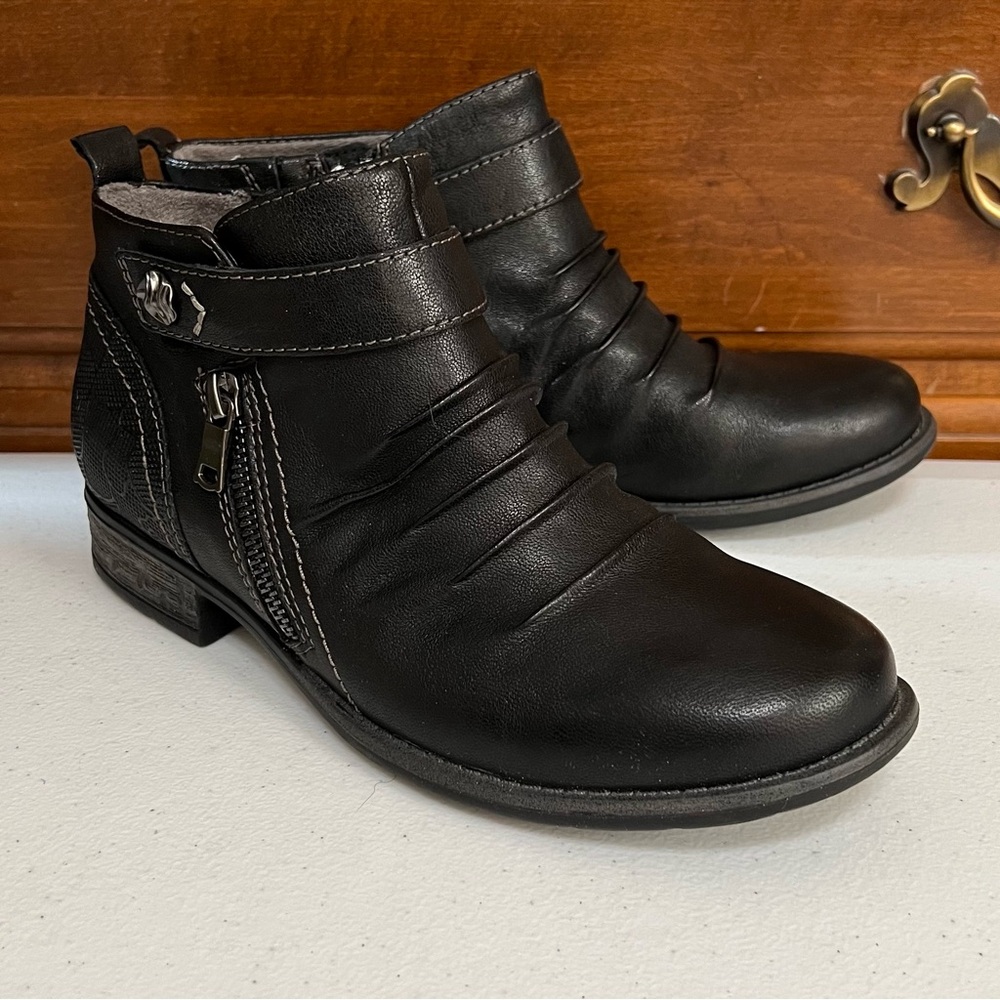 Earth Avani Buckeye Black Noir Leather Ankle Boots Booties